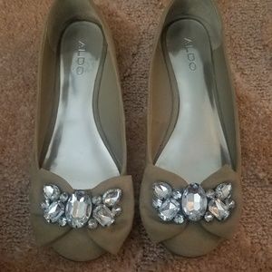 SUPER CUTE ALDO FLATS